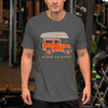 Man wearing a t shirt at the gym. Mens weekend t shirt in grey with a jeep on it with a boat on top from the brand River to Ridge